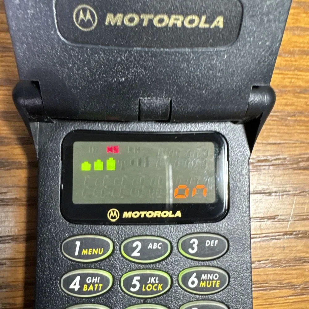 StarTAC 3000 Motorola Flip Phone In Box Charger Clip  Collectible